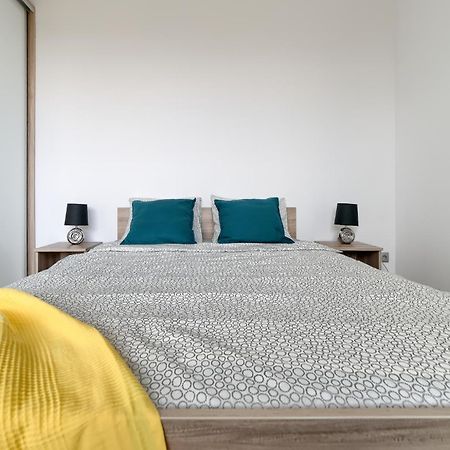 Gris Apartment Poznan Bagian luar foto